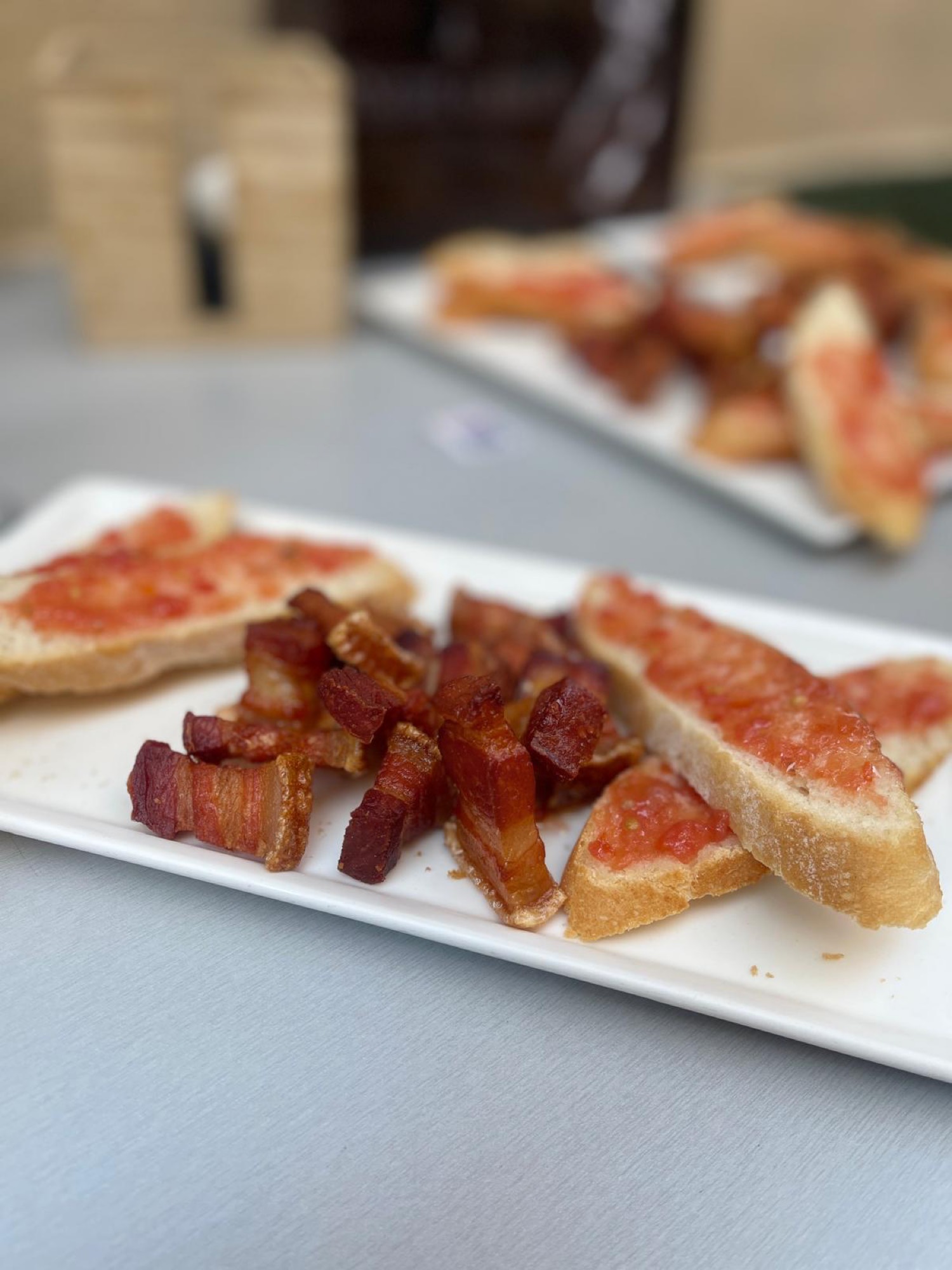 I Torrezno · pan con tomate